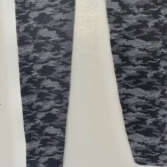 Time And Tru Womens Pants Size Plus XXL Size 20 Gray High Waist Fleece Camo - Picture 6 of 13